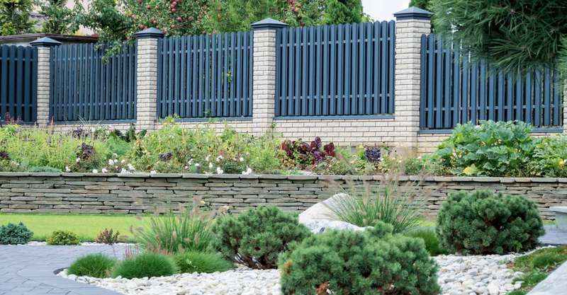 Tartós fém kerítés