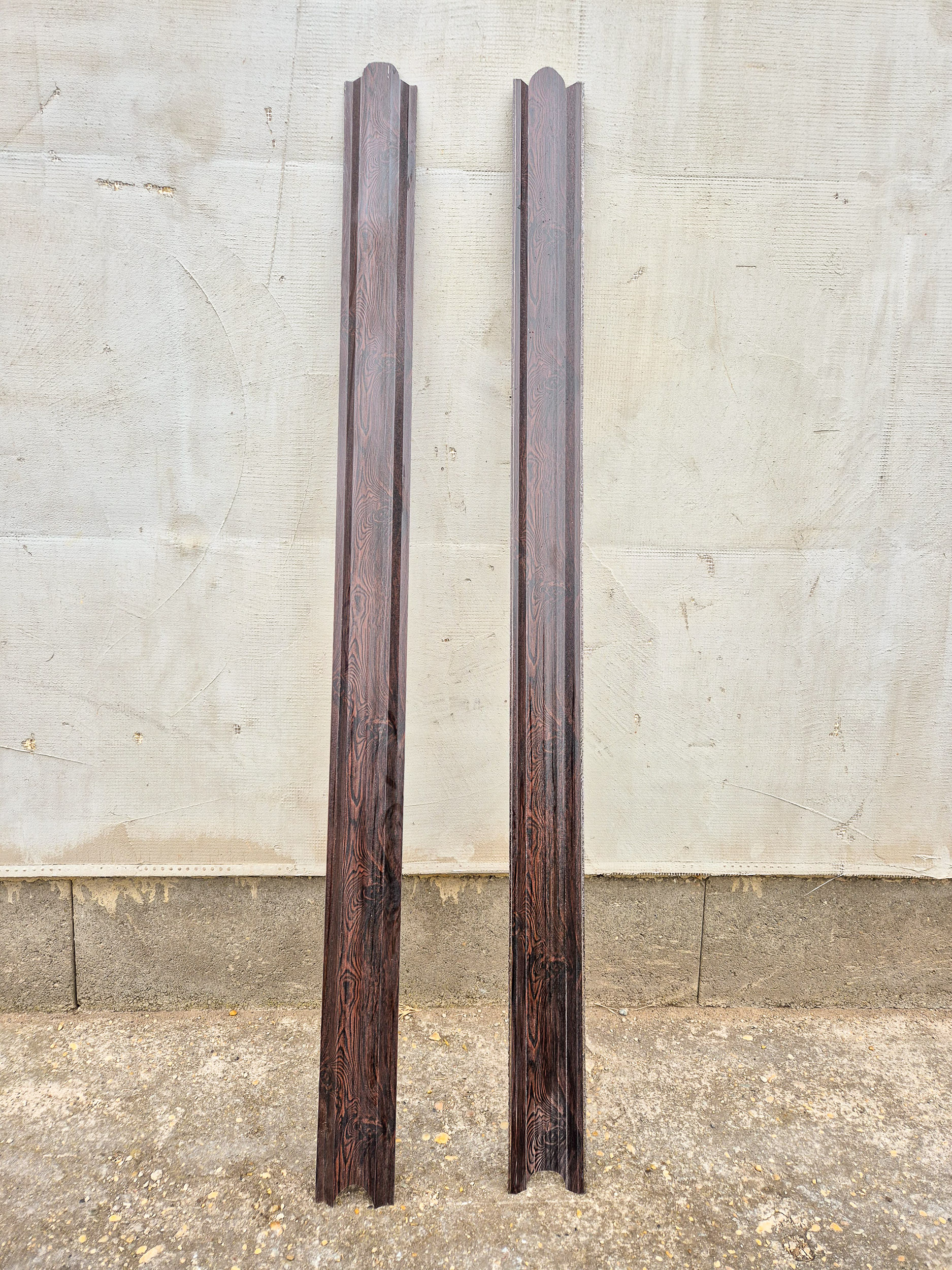 Fém kerítésléc közelről – 0,5 mm horganyzott acél